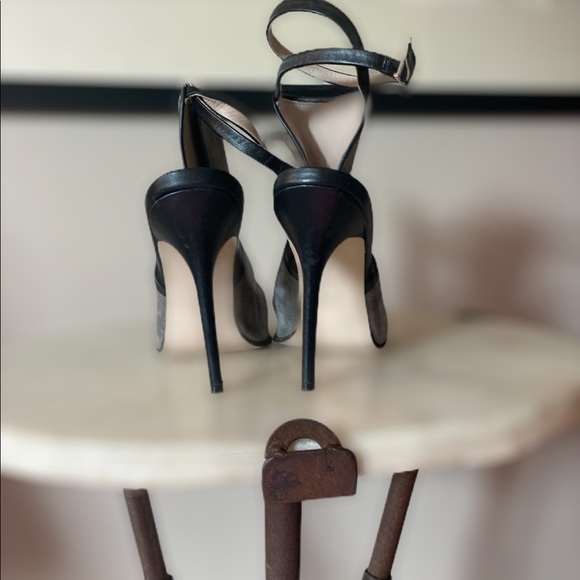 Maiden Lane grey suede peep toe. ❤️ - Picture 4 of 4